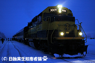 ２月、まだ夜明け前のアンカレジ駅＠アラスカ鉄道